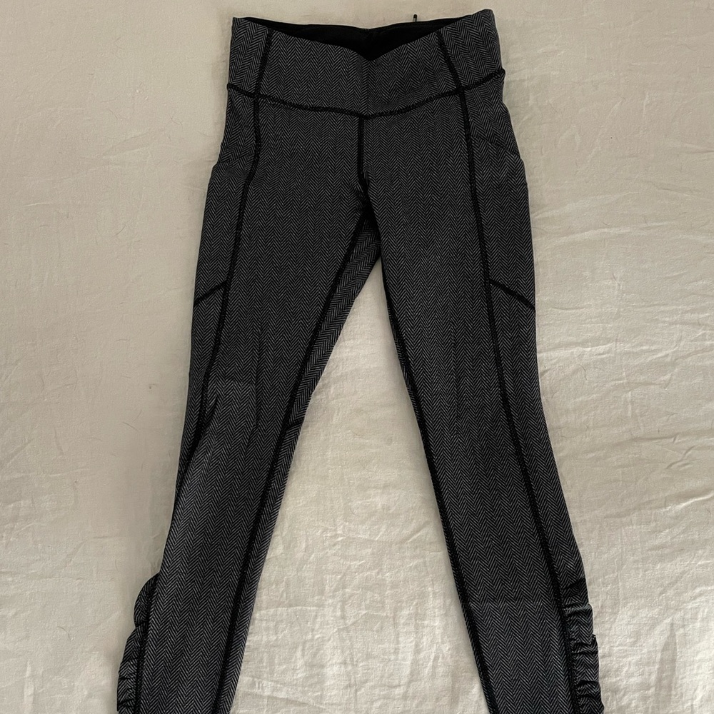 Lululemon Leggings, Herringbone: Black and Grey, Size 6